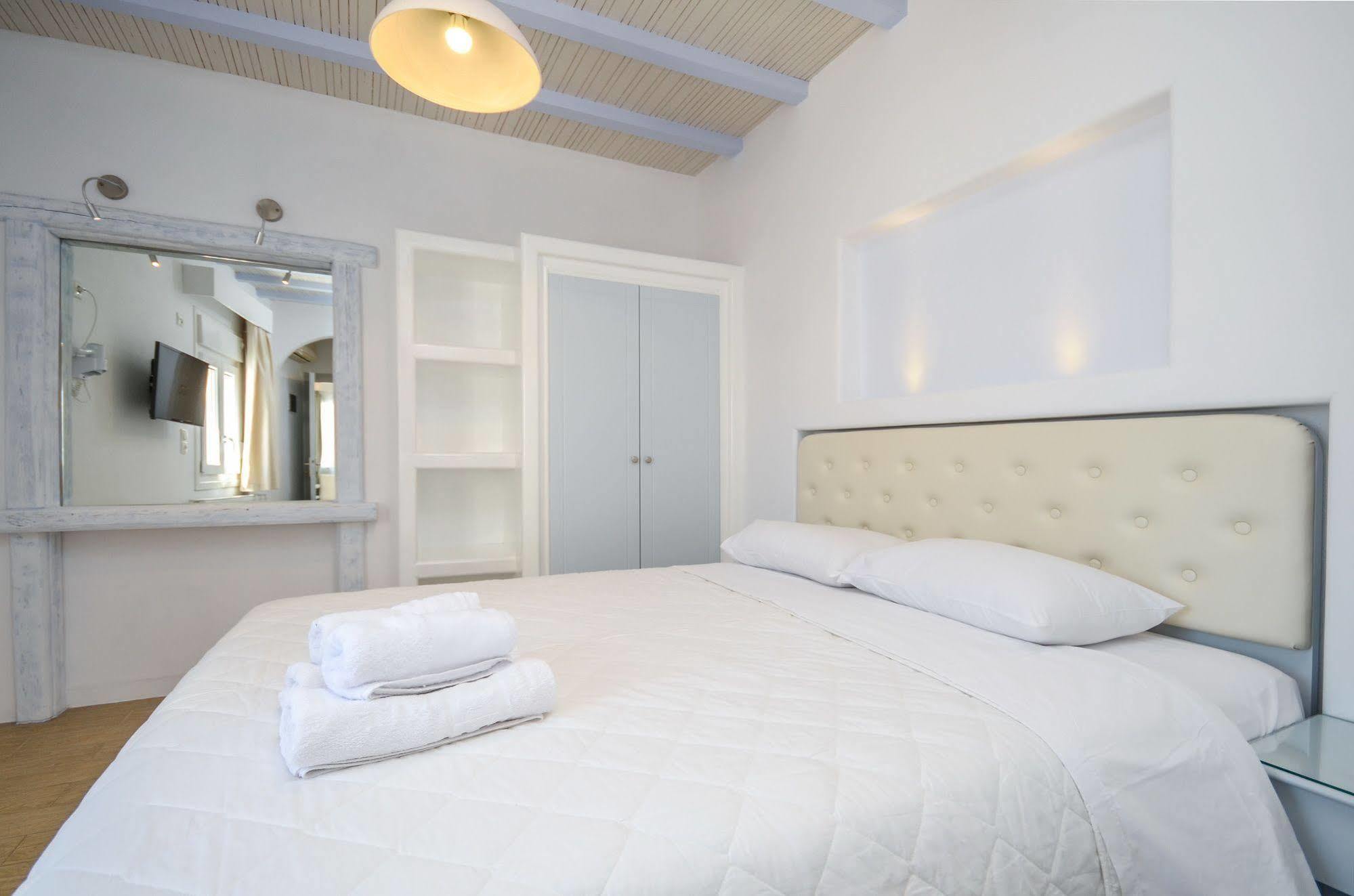 Santa Katerina Apartments & Studios Naxos City ภายนอก รูปภาพ