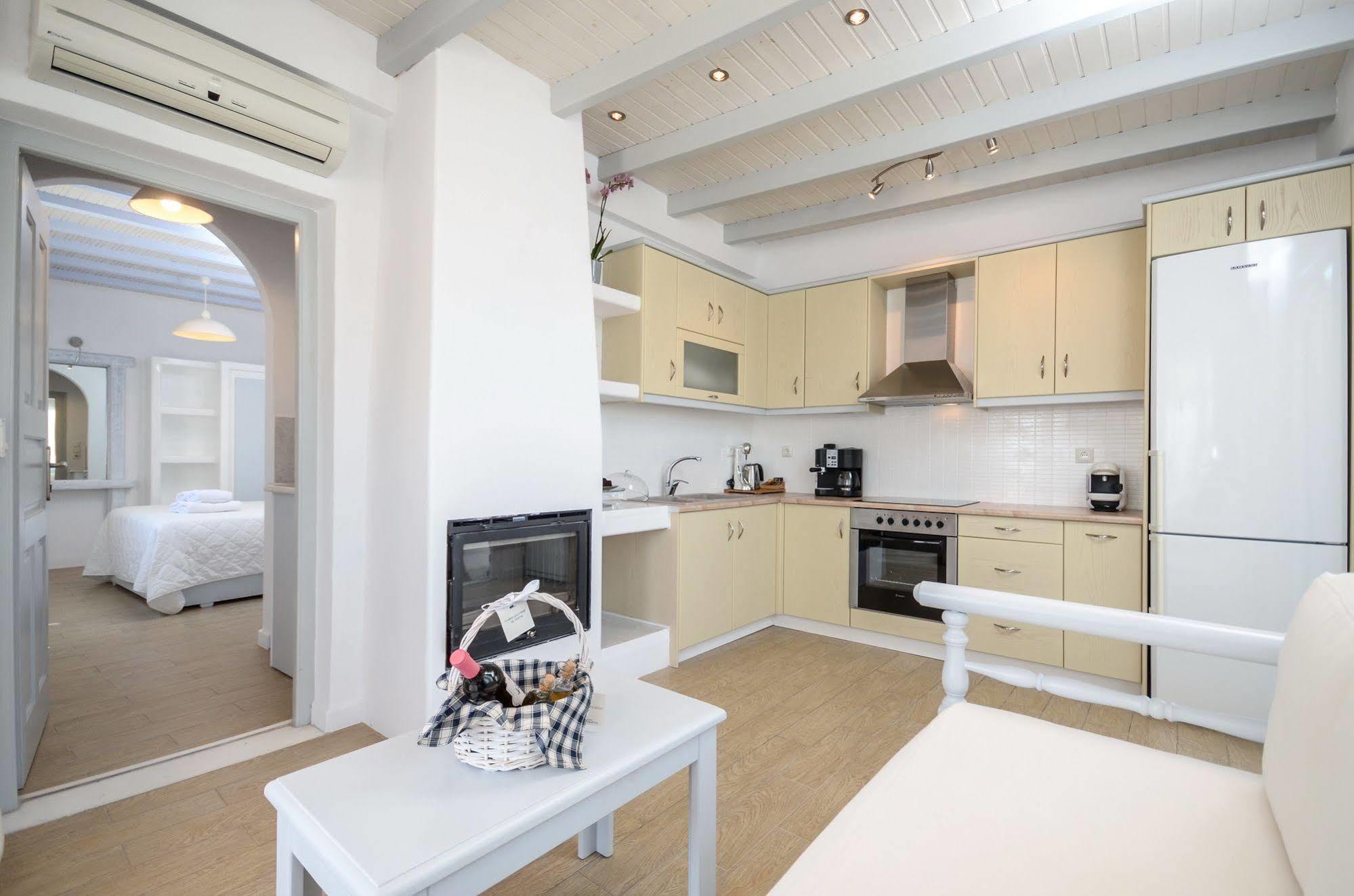 Santa Katerina Apartments & Studios Naxos City ภายนอก รูปภาพ