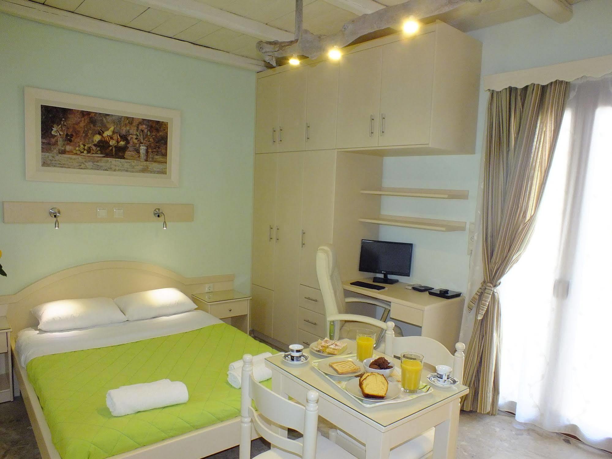Santa Katerina Apartments & Studios Naxos City ภายนอก รูปภาพ