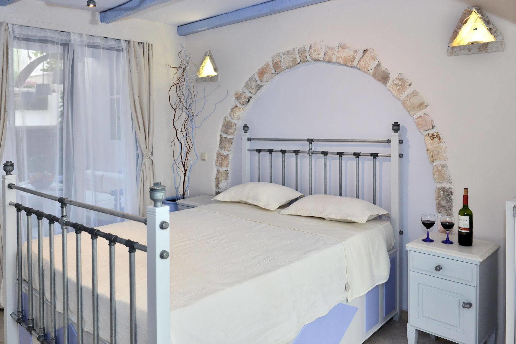 Santa Katerina Apartments & Studios Naxos City ภายนอก รูปภาพ