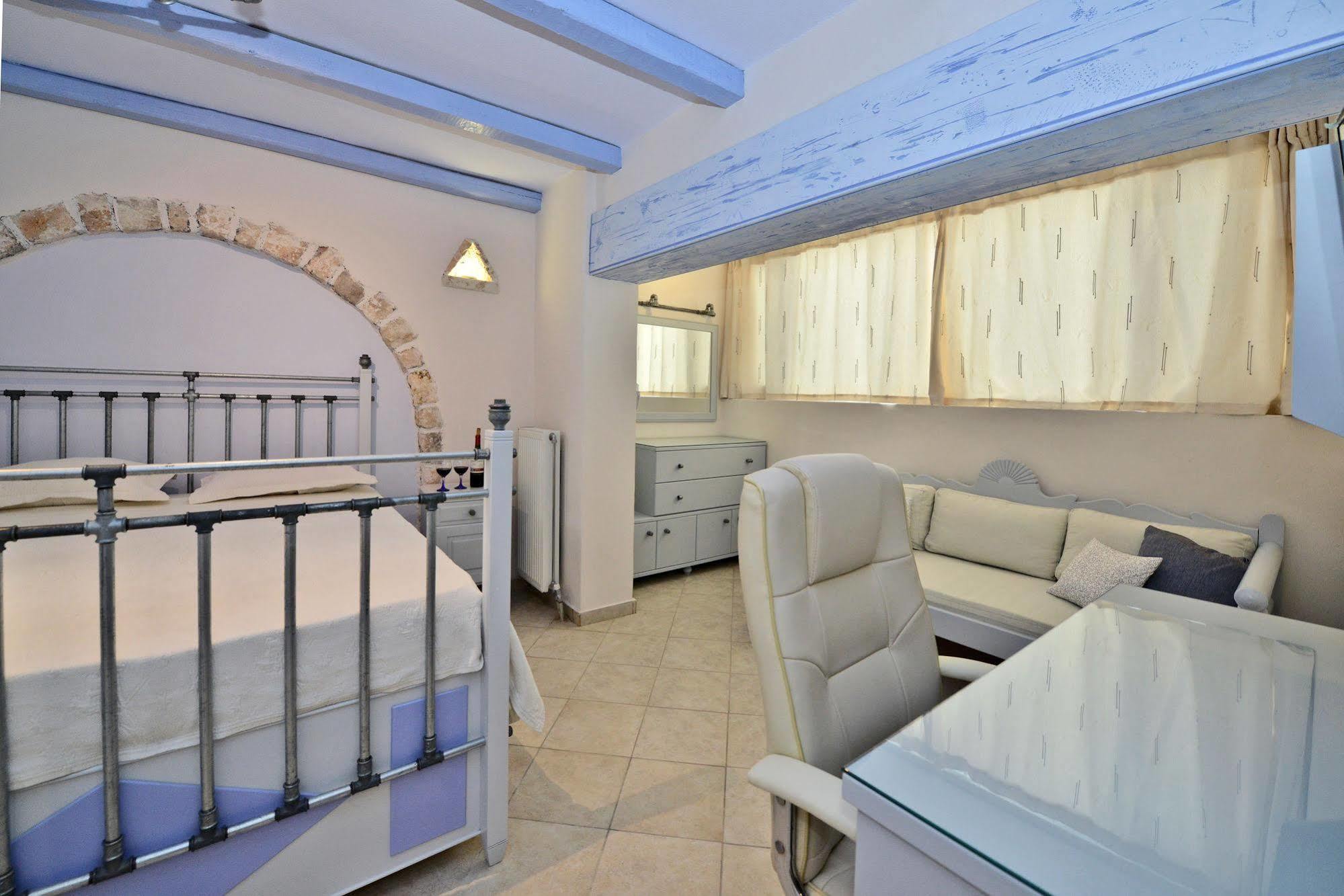 Santa Katerina Apartments & Studios Naxos City ภายนอก รูปภาพ