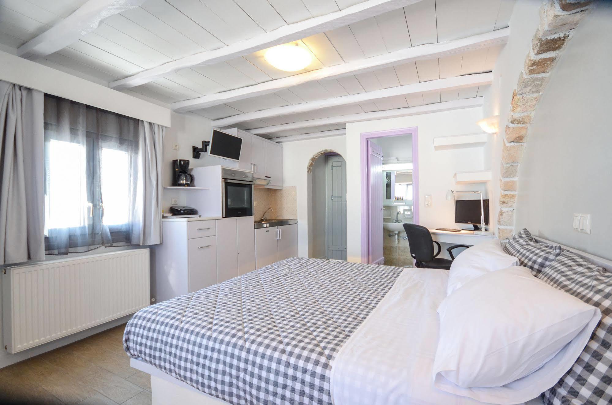 Santa Katerina Apartments & Studios Naxos City ภายนอก รูปภาพ